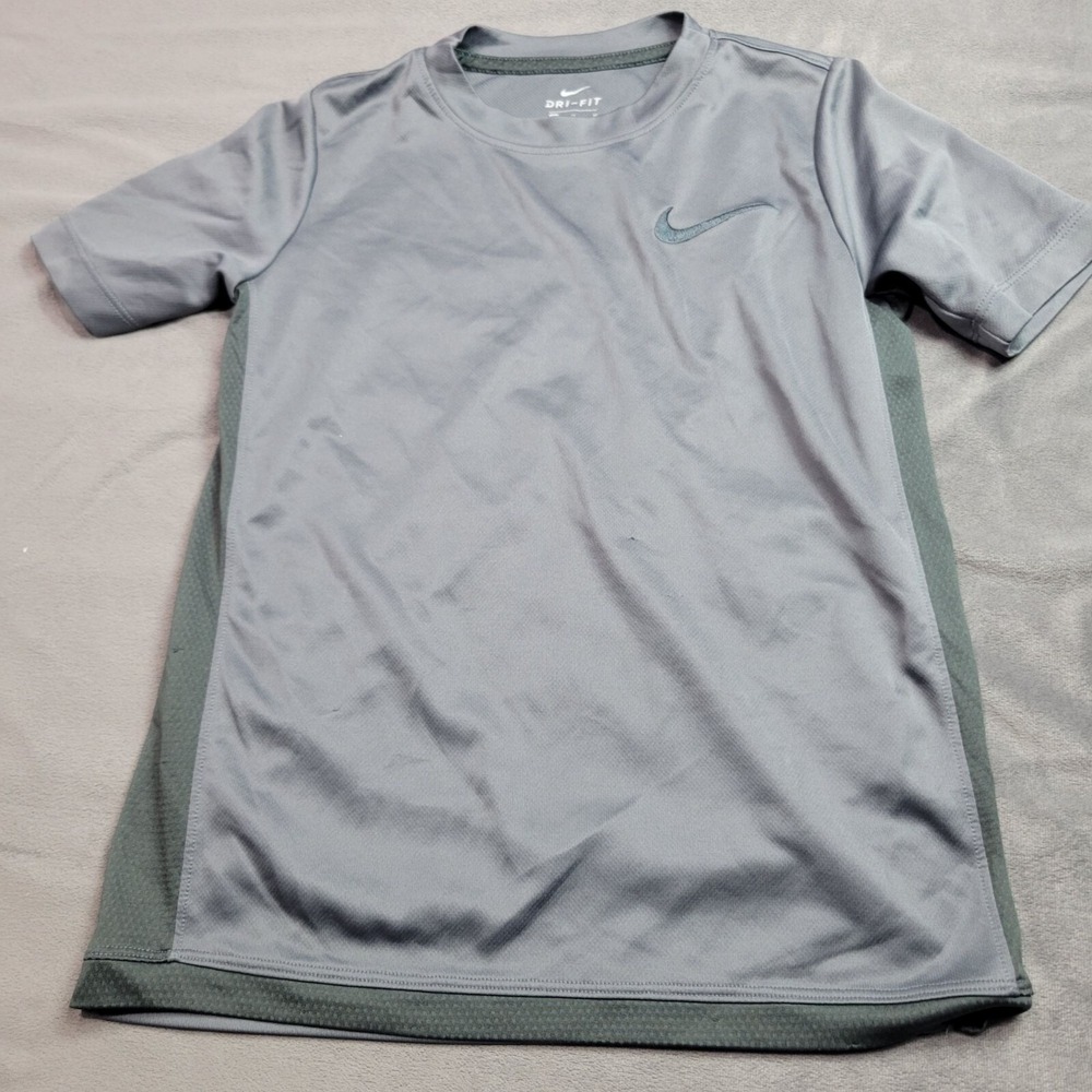 Nike Dri-FIT Gray Short Sleeve Athletic Shirt M Lightweight & Breathable